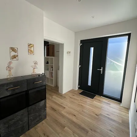 Neubauwohnug Mit Balkon Apartman *