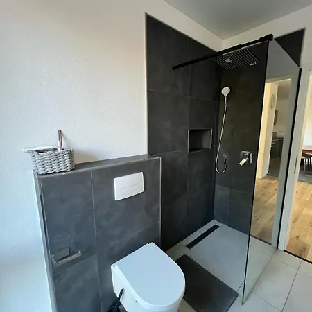 Neubauwohnug Mit Balkon Apartman